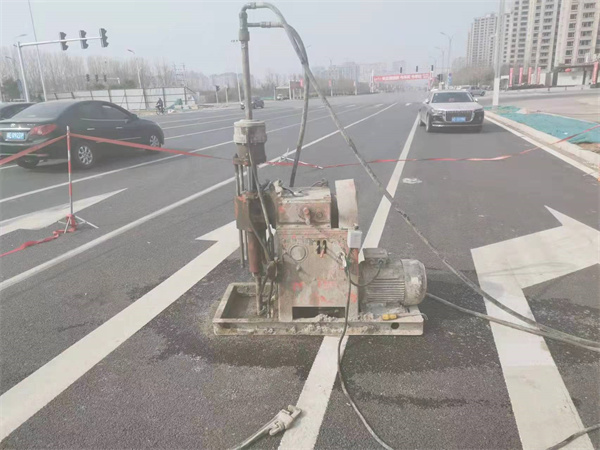 大化公路路面下沉沉降开裂注浆加固施工